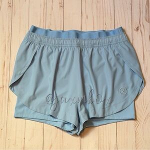 Vuori Luna Short 2" Spring Size Medium